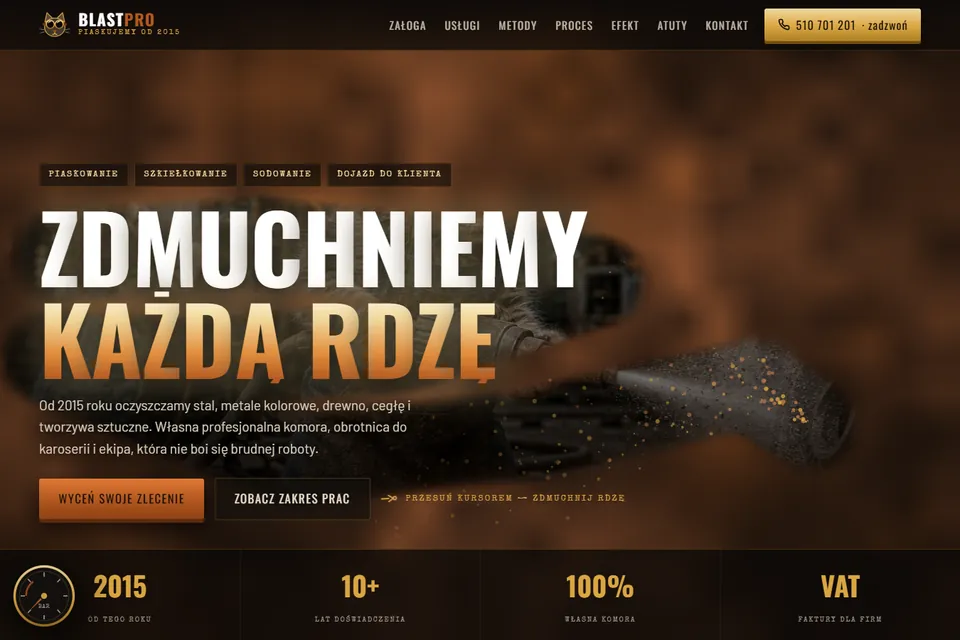 The Blast PRO homepage: “Zdmuchniemy każdą rdzę” in large copper letters over a sandblasting nozzle, with 2015, 10+ and 100% below